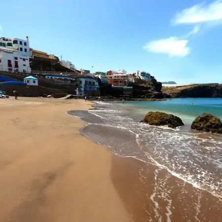 Villa Palomino - Sleeps 4 - Parking - Pet Friendly