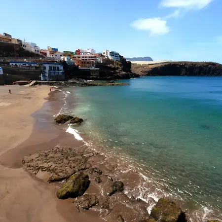 Villa Palomino - Sleeps 4 - Parking - Pet Friendly *