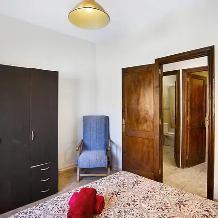 Palomino - Sleeps 4 - Parking - Pet Friendly Villa
