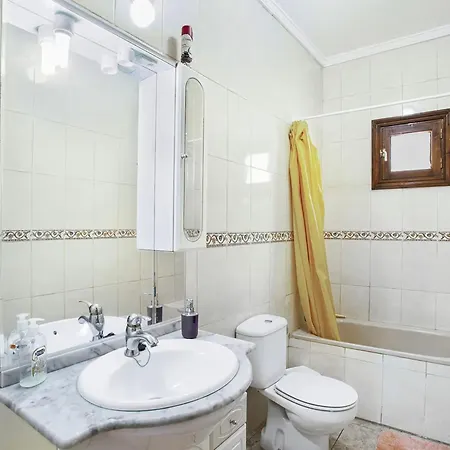 Villa Palomino - Sleeps 4 - Parking - Pet Friendly *