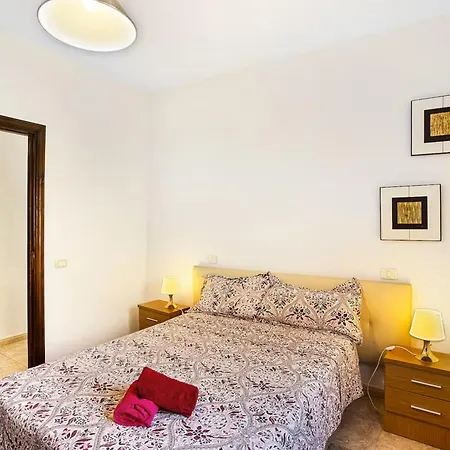 Villa Palomino - Sleeps 4 - Parking - Pet Friendly