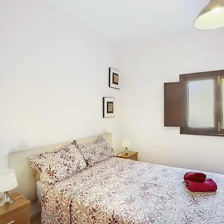 Palomino - Sleeps 4 - Parking - Pet Friendly