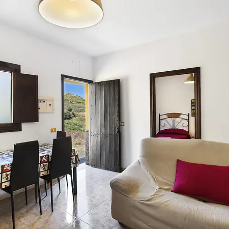 Palomino - Sleeps 4 - Parking - Pet Friendly *