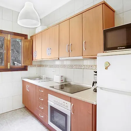 Palomino - Sleeps 4 - Parking - Pet Friendly Villa